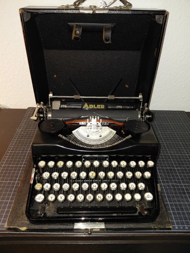 Adler modell mit koffer - 32,