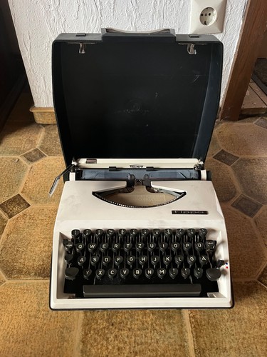 Triumph tippa schreibmaschine - tippa,