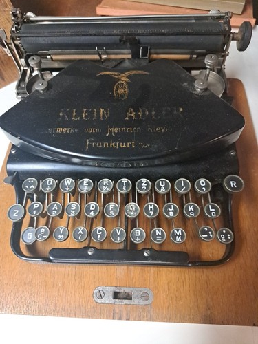 Schreibmaschine klein adler - schreibmaschine, klein-adler