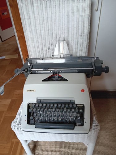 Olympia schreibmaschine 80er - olympia,