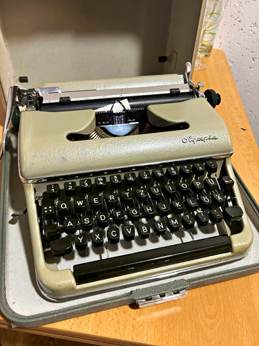Olympia schreibmaschine - schreibmaschine, im