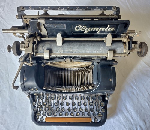 Alte schreibmaschine olympia - schreibmaschine,
