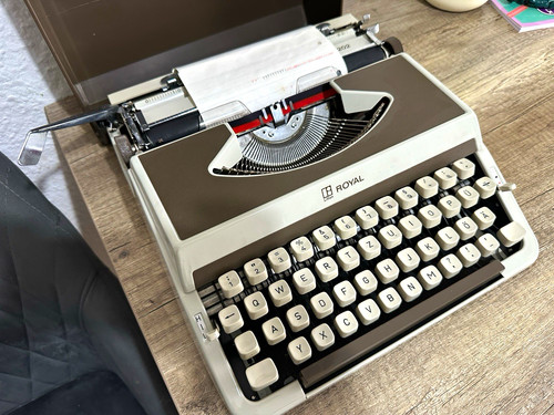 Vintage schreibmaschine royal - vintage,