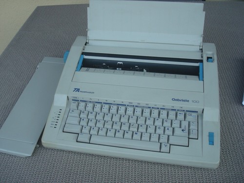 Schreibmaschine 100 - ta,